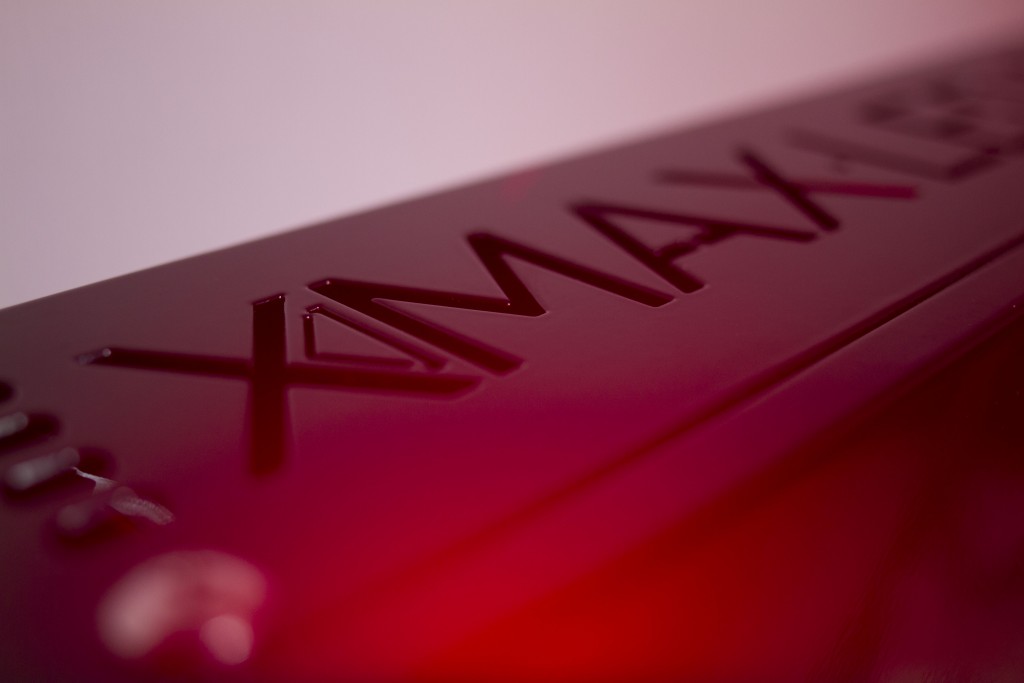 Closeup-XMAX-Logo-engravement